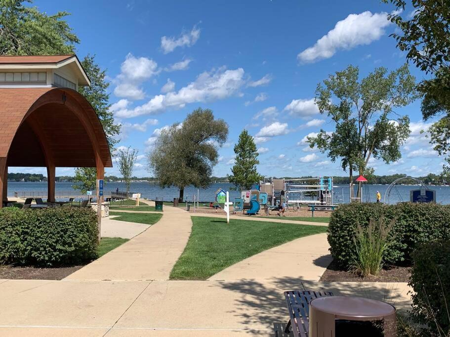 Charming And Happy Walled Lake Mi Cottage 노비 외부 사진